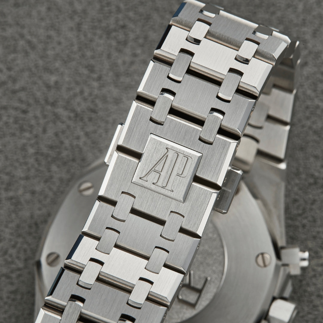 Oak Chronograph - Black Dial