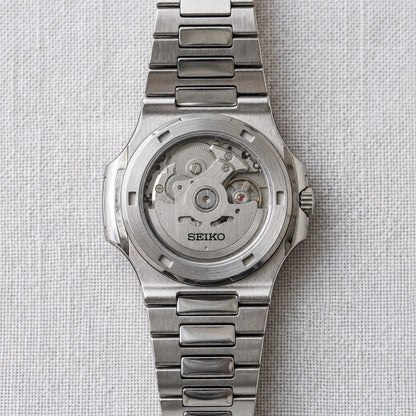Nautilus White 06