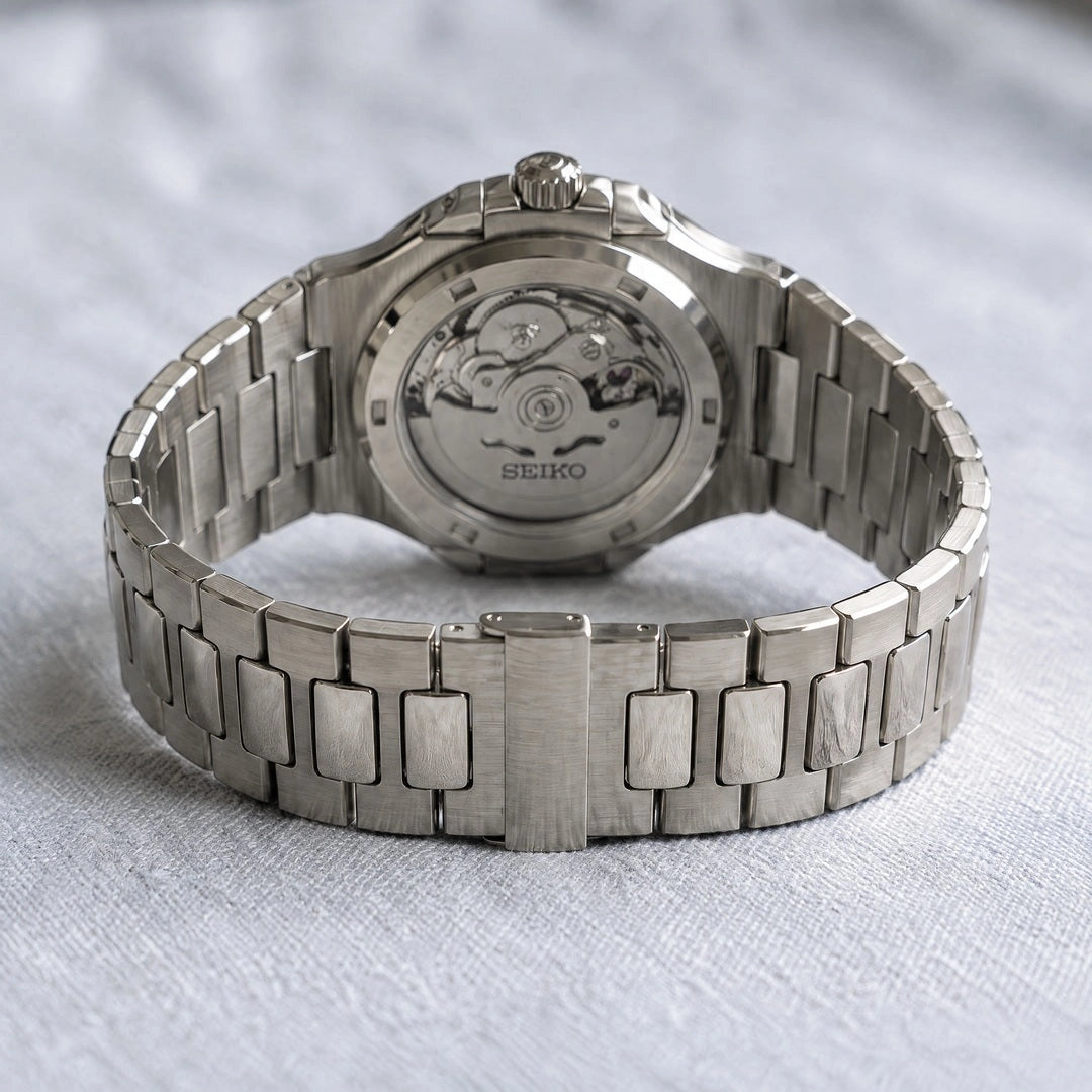 Nautilus White 07