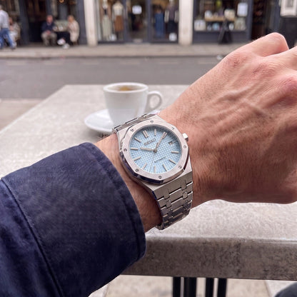 Mod | Royal Oak Ice Blue — En muñeca