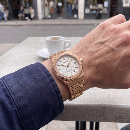 Mod | Royal Oak Rose Gold White — En muñeca